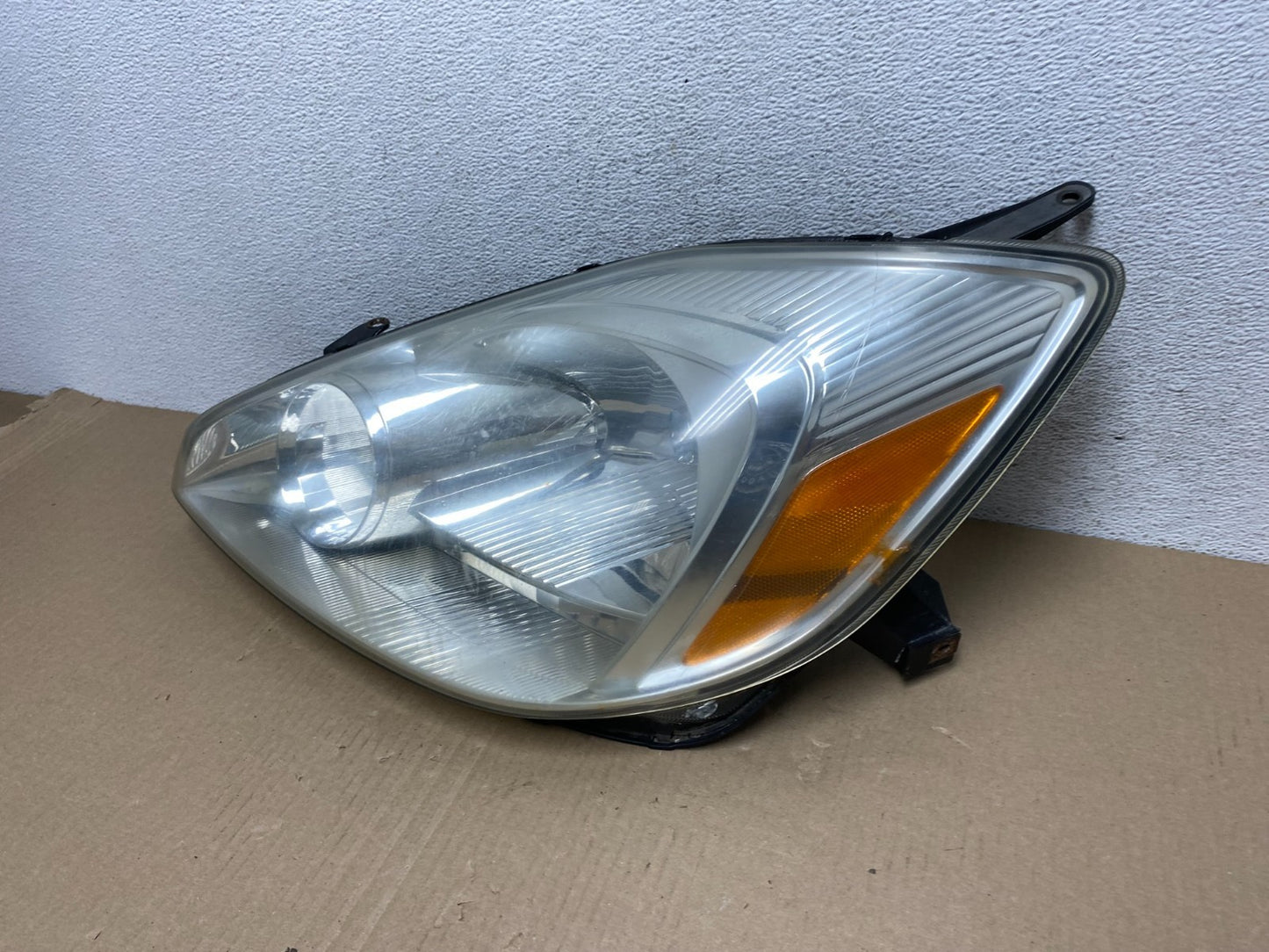 2004-2005 Toyota Sienna Left Driver LH Side Halogen Headlight AF5780 DW1