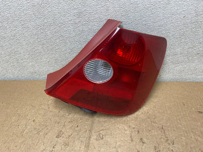 2002-2003 Honda Civic Si Ep3 Hatchback Right Passenger  Tail Light OEM V4558 DG0