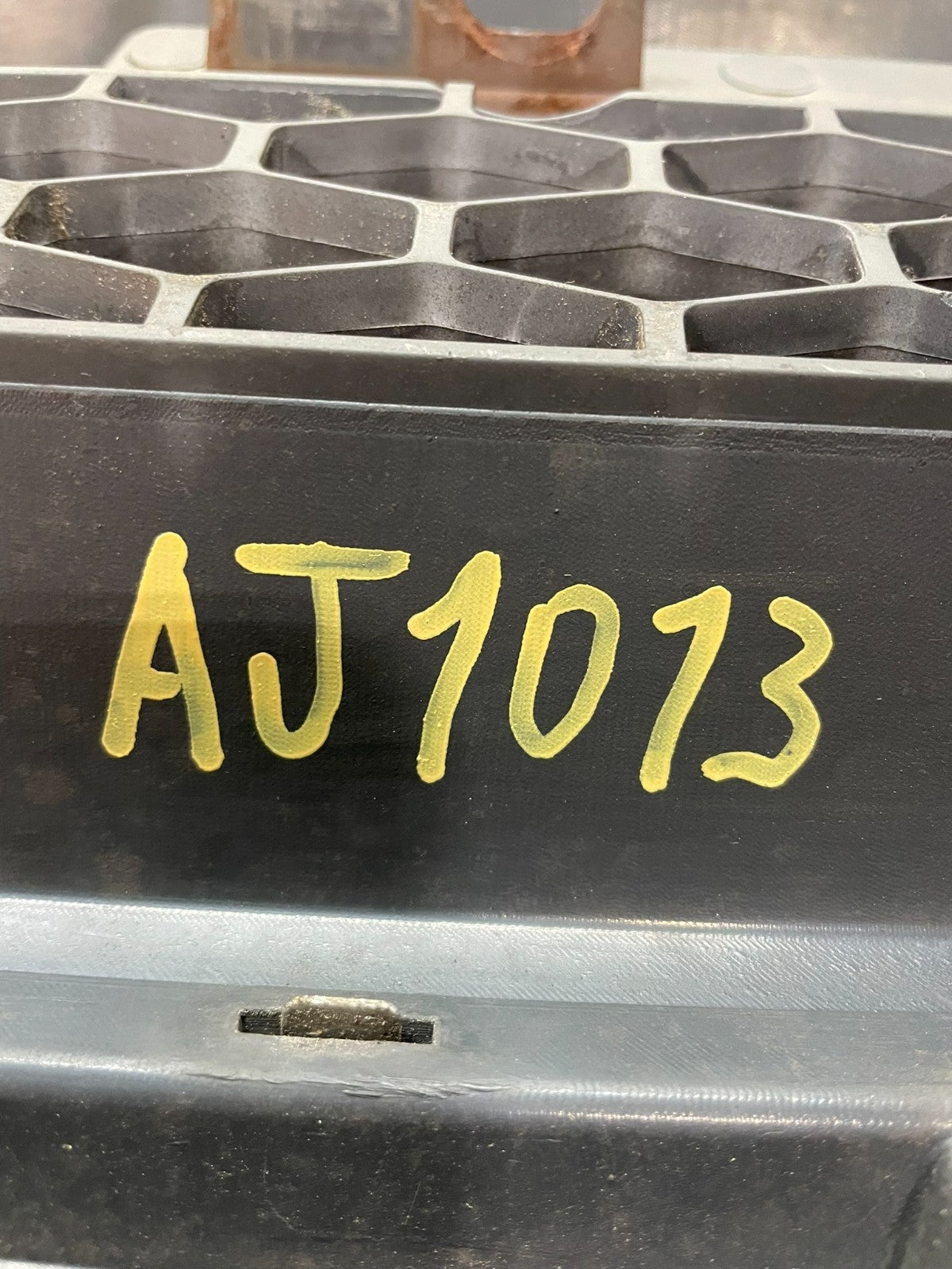 2003 2004 2005 Honda Pilot Front Upper Grill Grille AJ1013 DG5