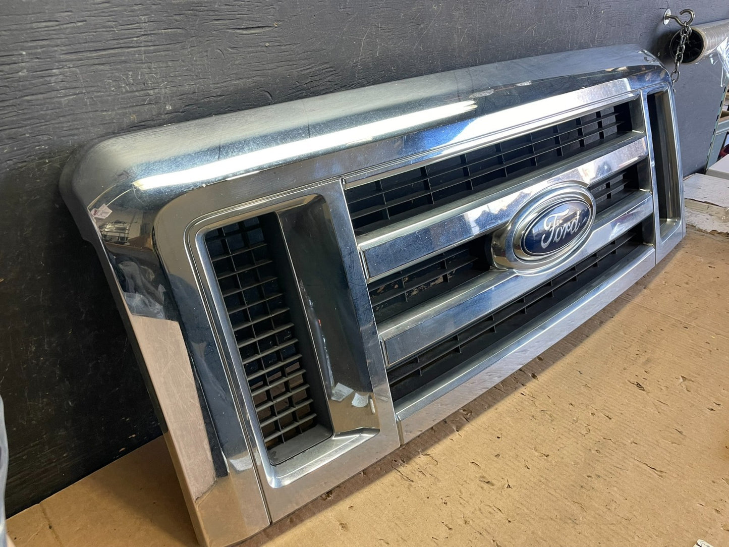 2008 to 2014 Ford Econoline E150 E250 Front Upper Chrome Grill Grille Y9709 DG2