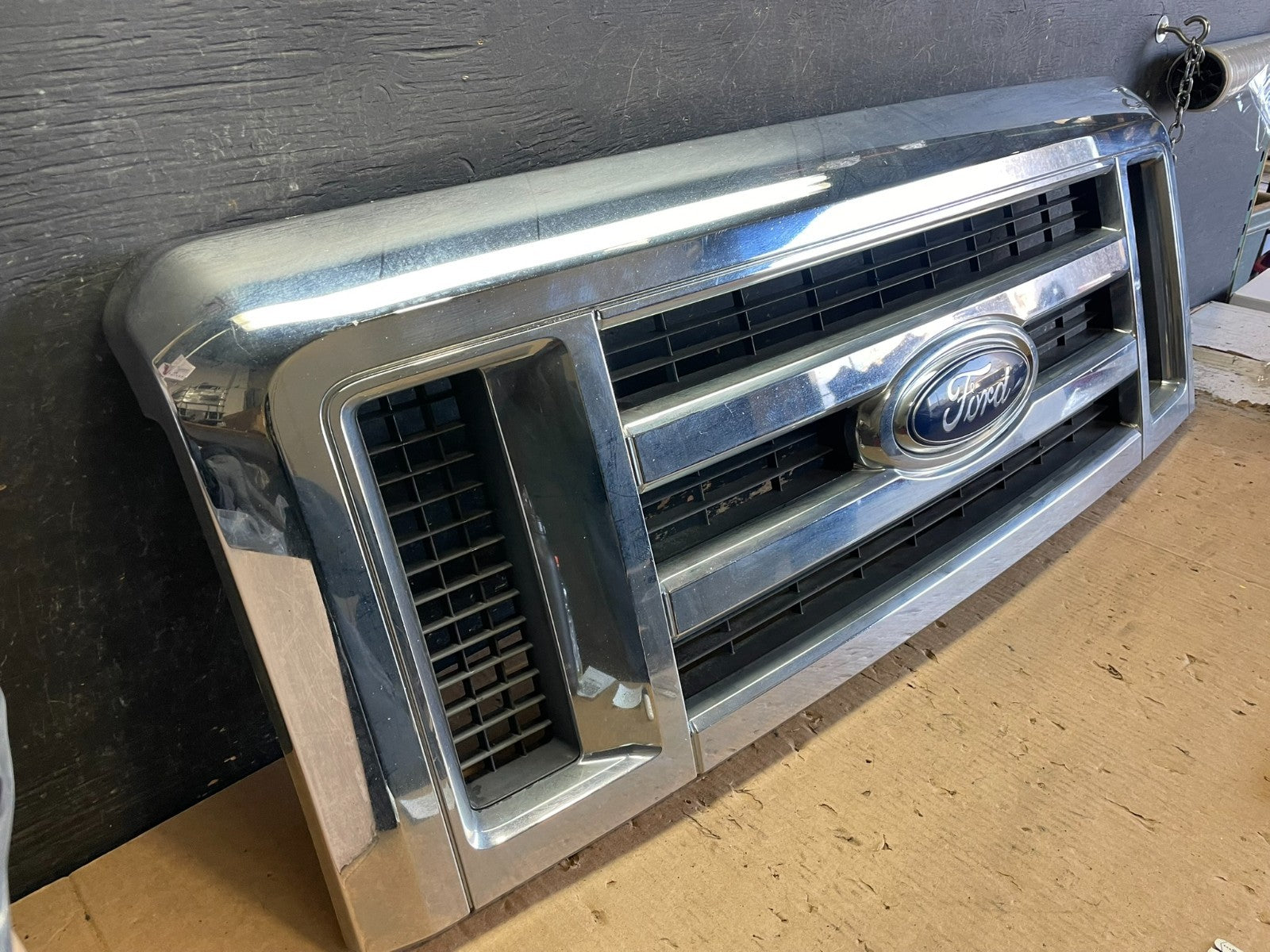 2008 to 2014 Ford Econoline E150 E250 Front Upper Chrome Grill Grille Y9709 DG2