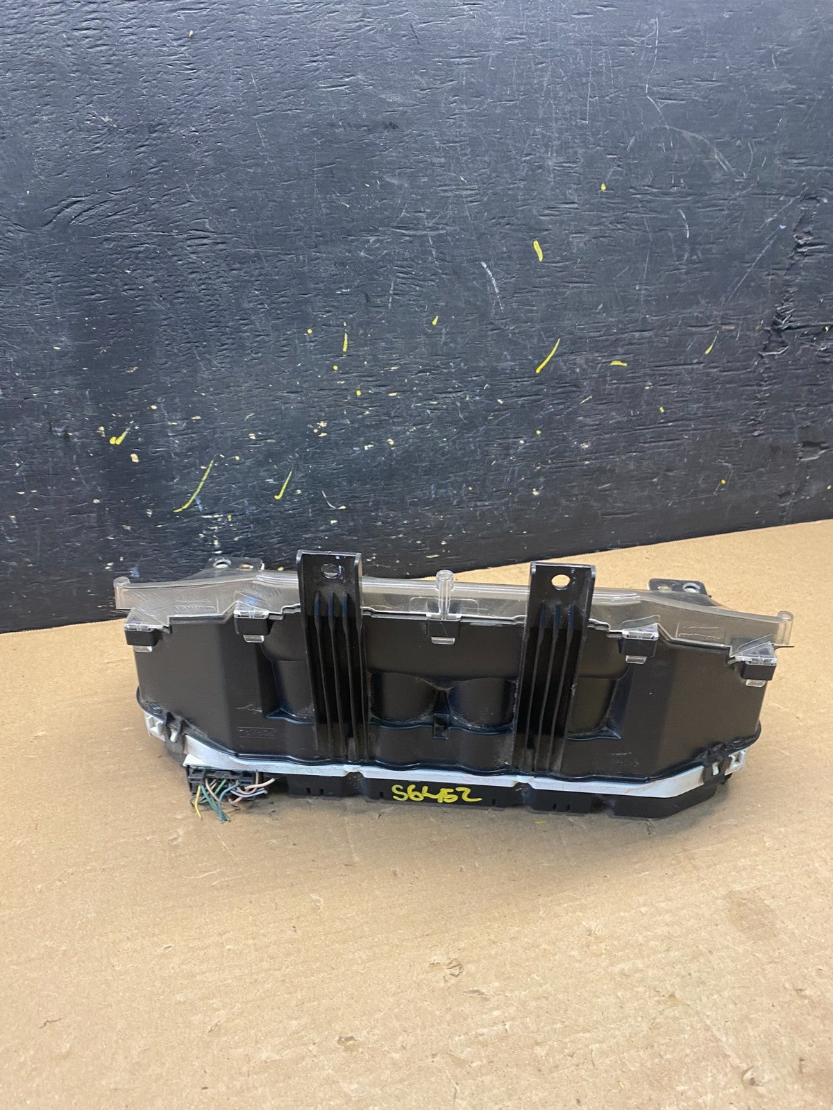 2011 to 2012 Ford F250 Super Duty Speedometer Cluster Gauge S6452 DG3