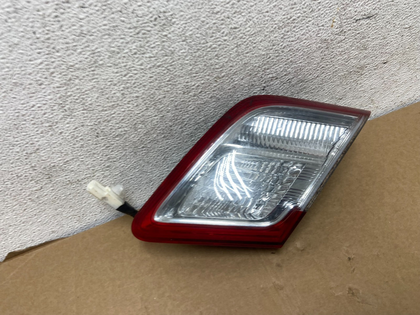 2010-2011 Toyota Camry Hybrid Right Passenger Side Inner Tail Light AF7308 D2