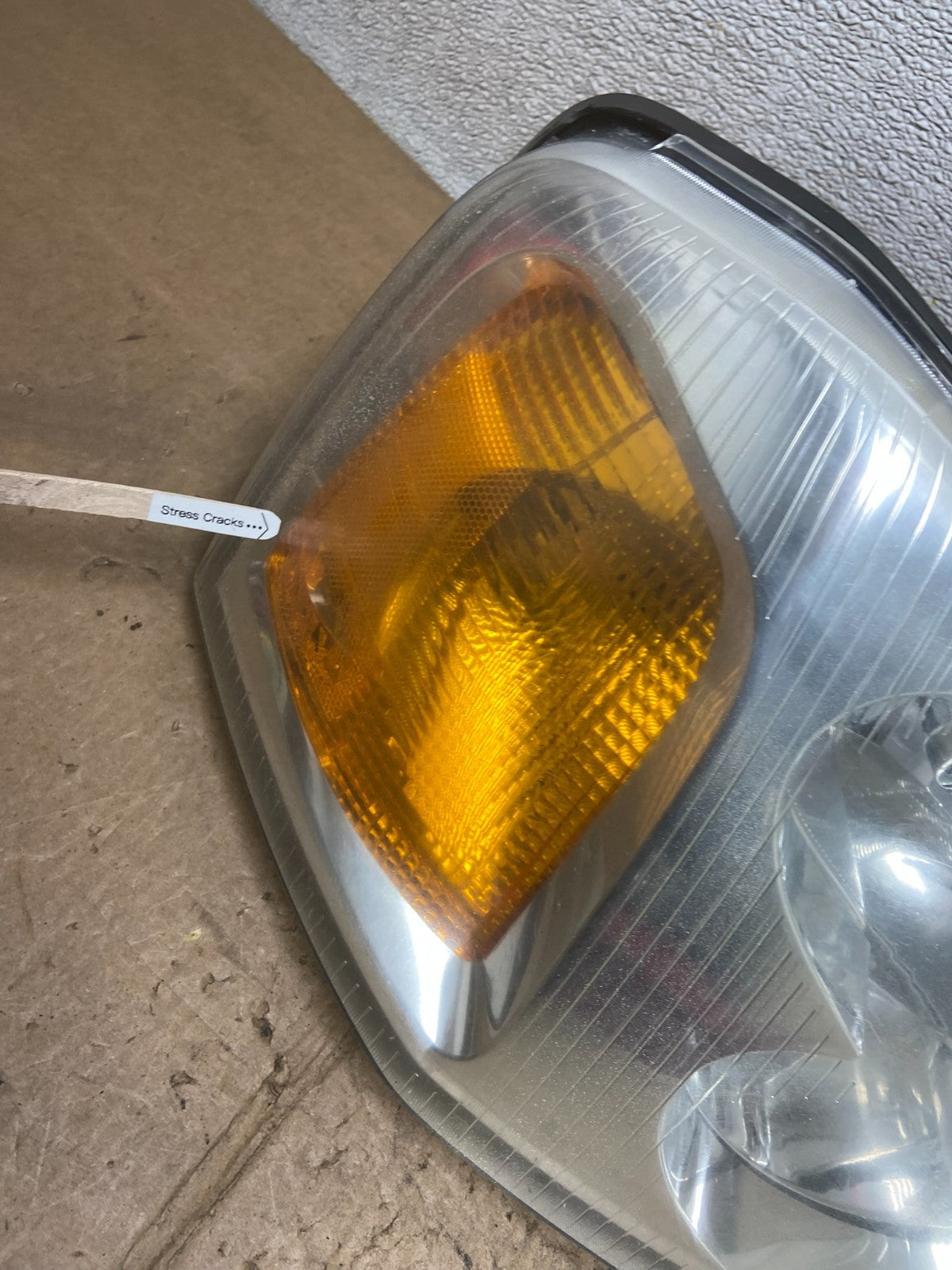 2002 to 2009 Gmc Envoy Right Passenger RH Side Headlight Halogen Y7204 DW4