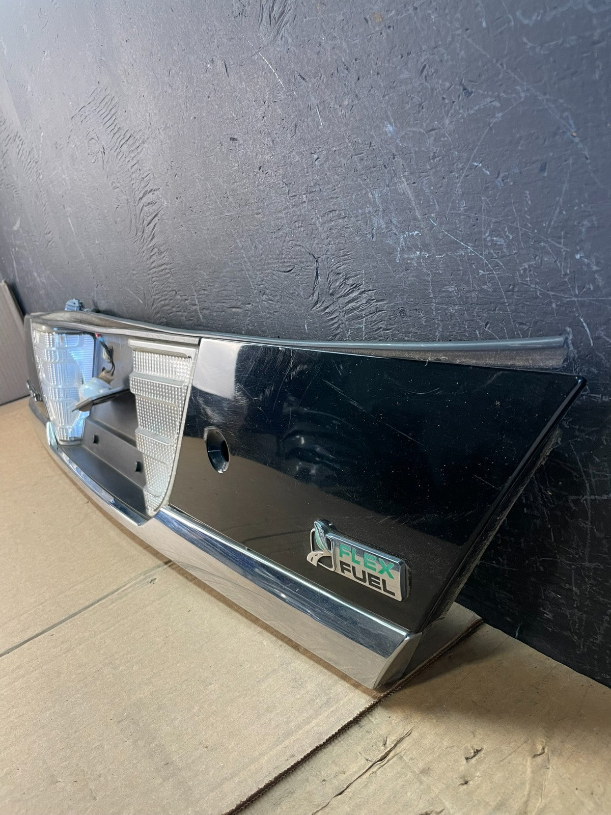 1998 - 2011 Ford Crown Victoria Trunk Rear Garnish License Plate Panel ad0067 DG1