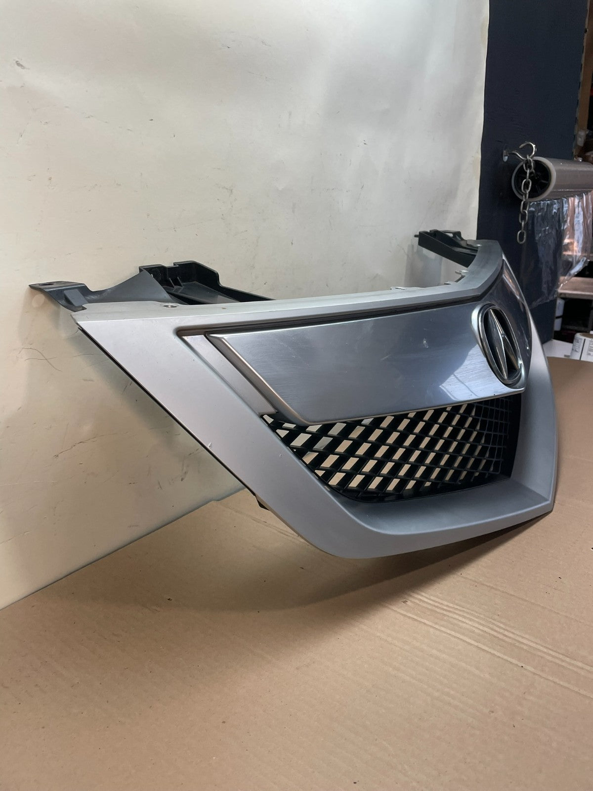 2010 to 2013 Acura MDX Front Upper Grill Grille Emblem AG7656 DG2