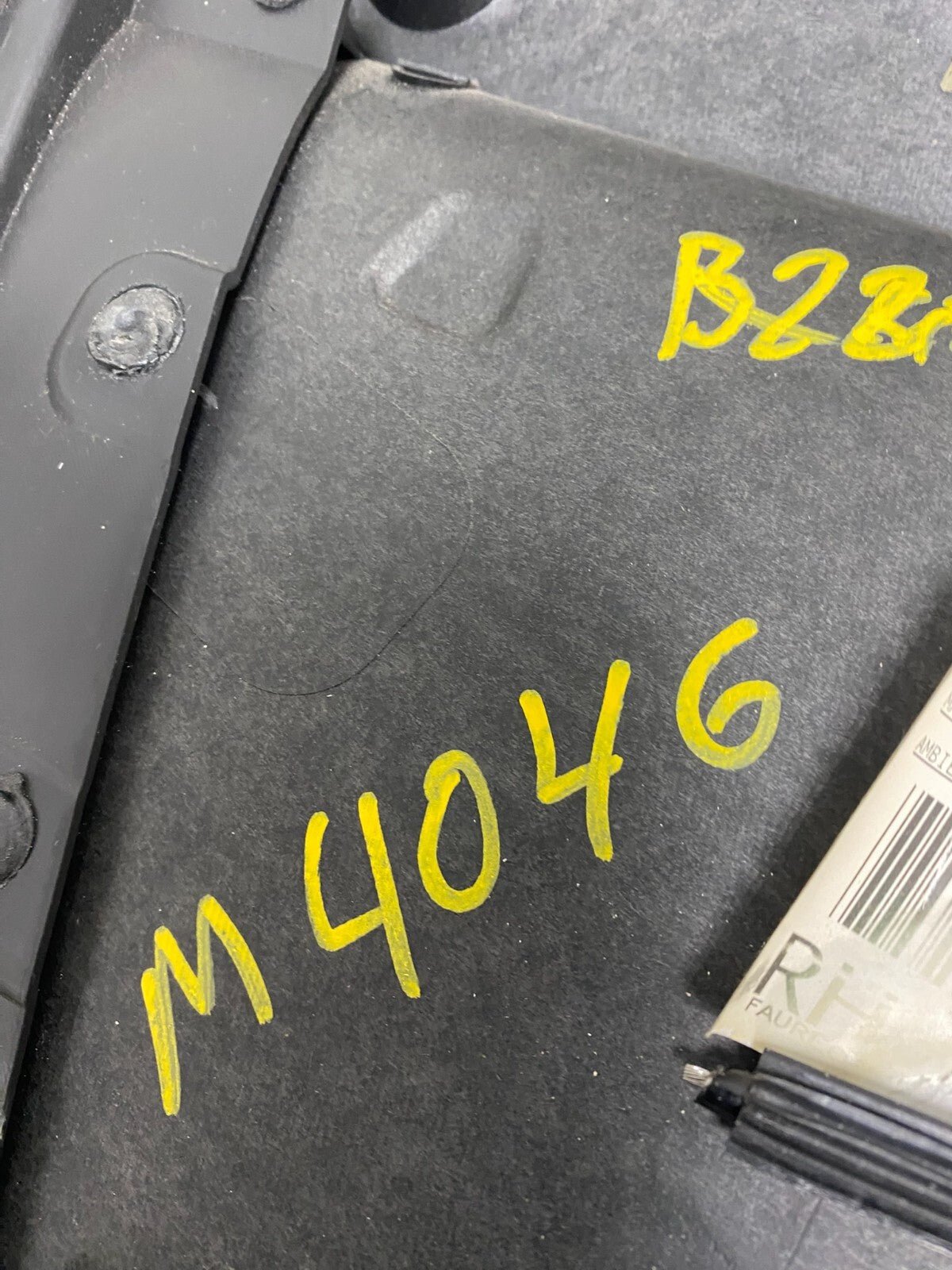 2013 to 2019 Ford Taurus Front Right Side Interior Door Panel M4046 DG11