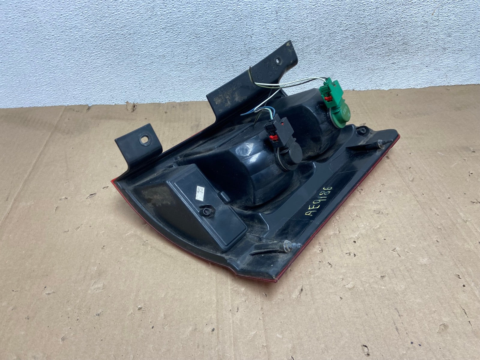 2008 to 2010 Dodge Grand Caravan Left Driver LH Side Tail Light AE9186 LK4