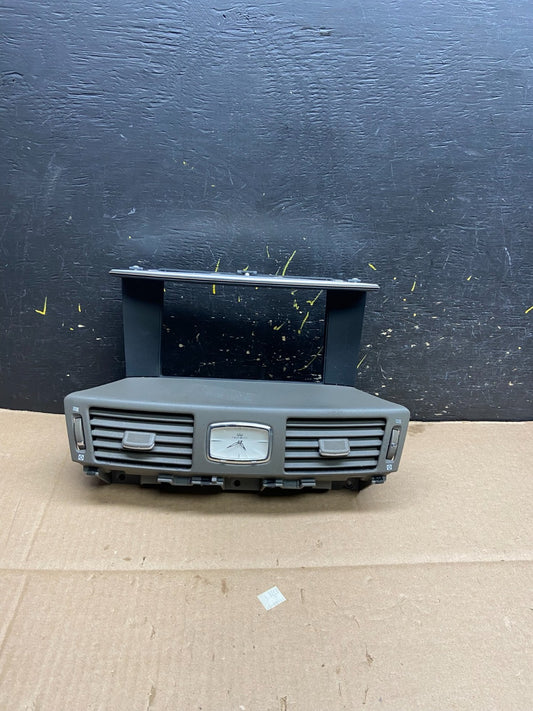 2011 2012 2013  Infiniti M37 Center Dash Radio Bezel W/ Vents Clock Y2167 DG0