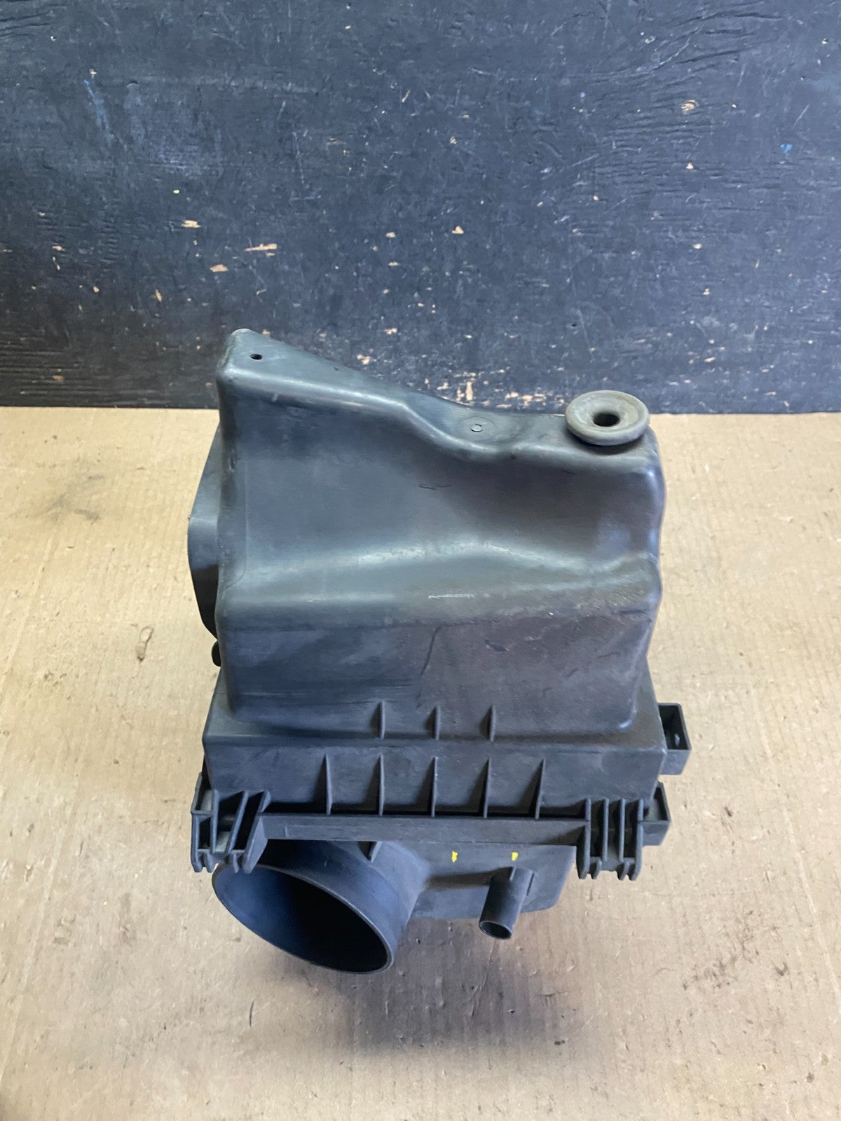2011 to 2021 Dodge Durango 3.6L Air Filter Cleaner Box OEM Q5839 DG4