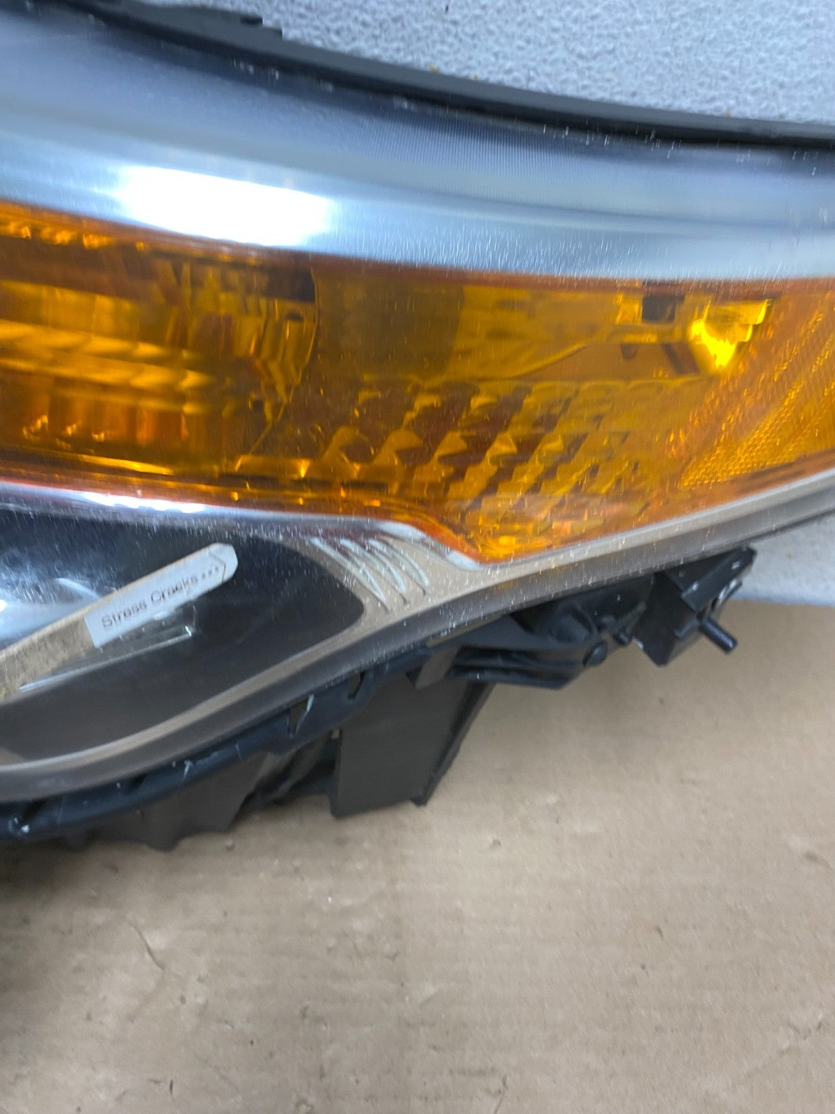 2011 to 2015 Ford Explorer Left Driver LH Xenon Headlight AH9524 DW4