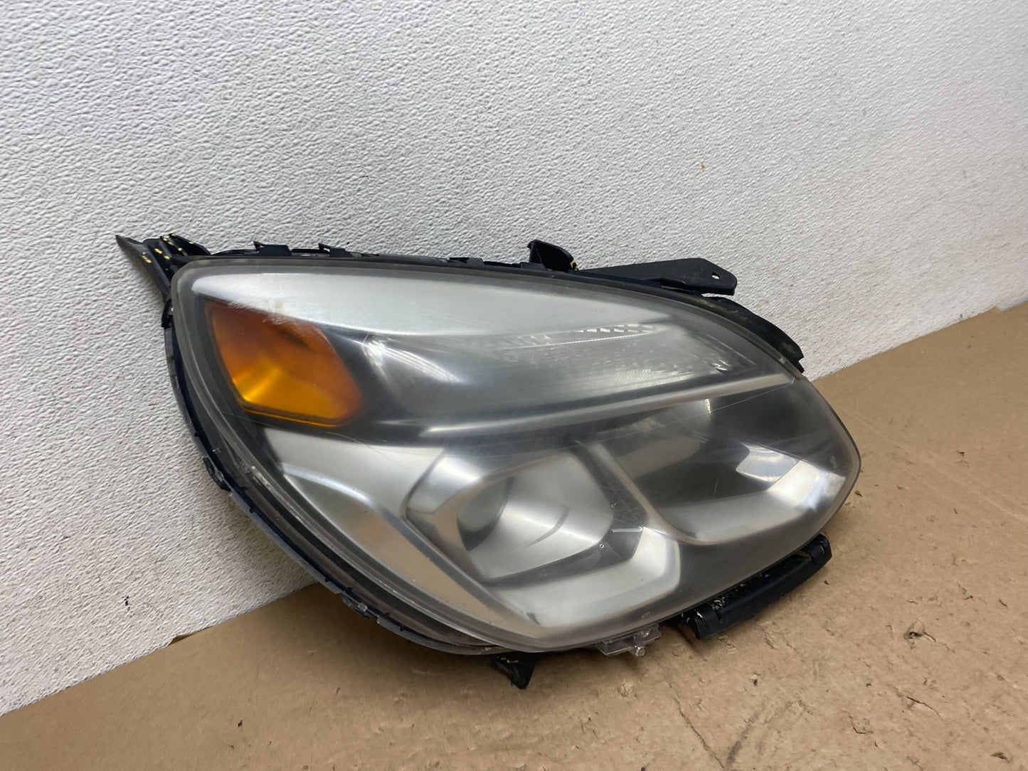 2016-2018 Chevrolet Equinox Right Passenger RH Halogen Headlight AG5548 DW2