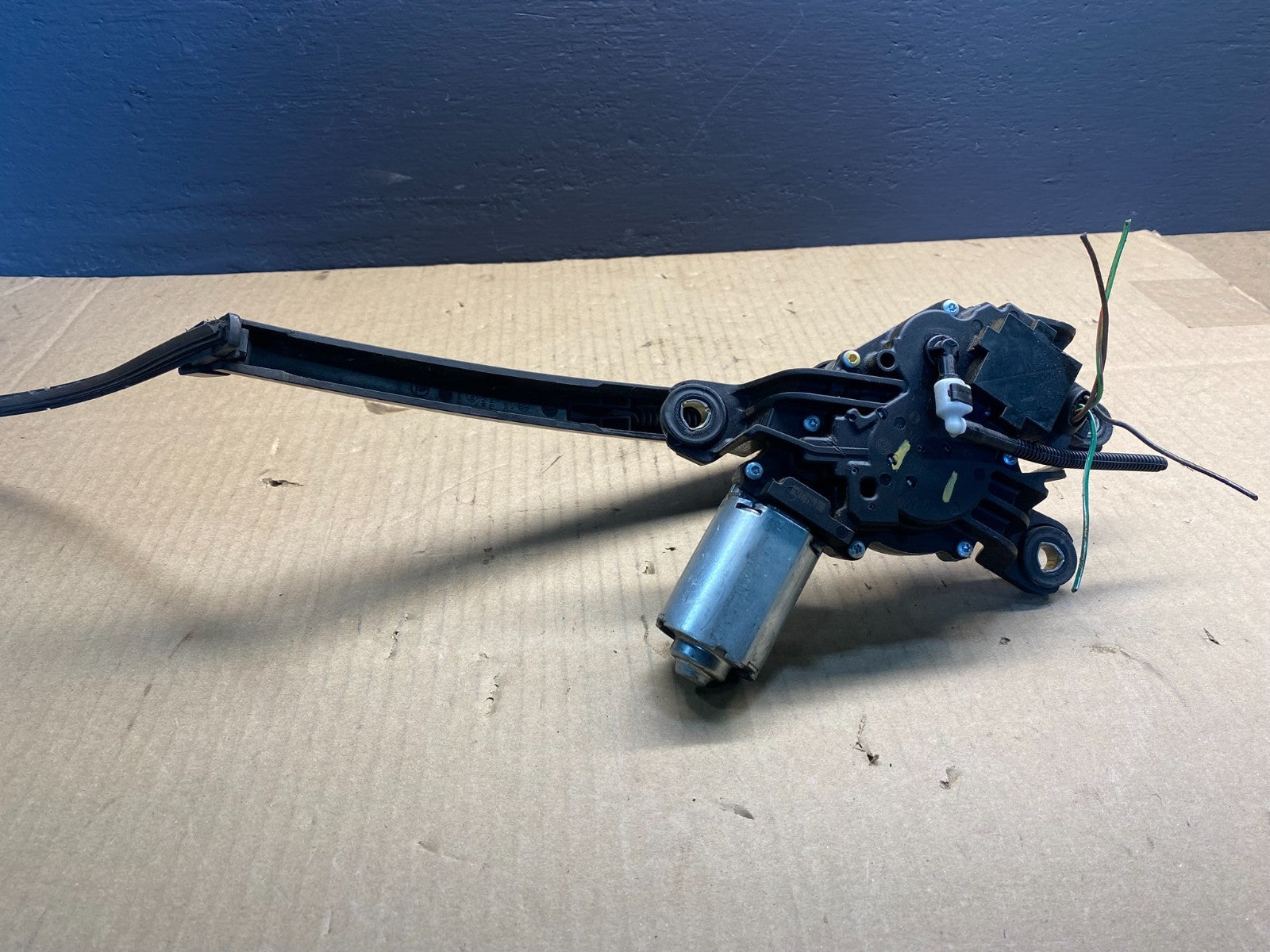 2011 to 2013 Volkswagen Jetta Rear Windshield Wiper Motor OEM ab4174 DG4