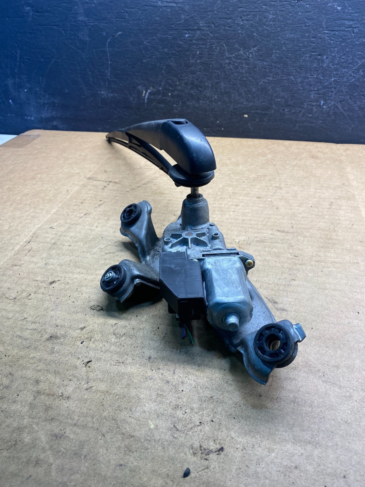 2009 to 2012 Toyota Matrix Rear Wiper Windshield Motor AD7559 DG4
