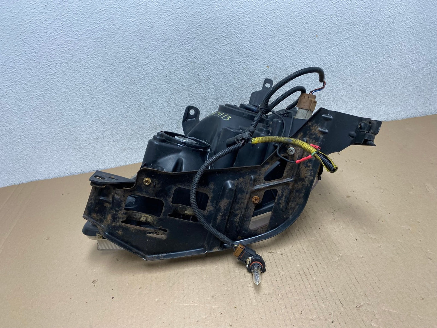 2005 to 2007 Ford Five Hundred Halogen Right Passenger Side Headlight AF3113 LK10