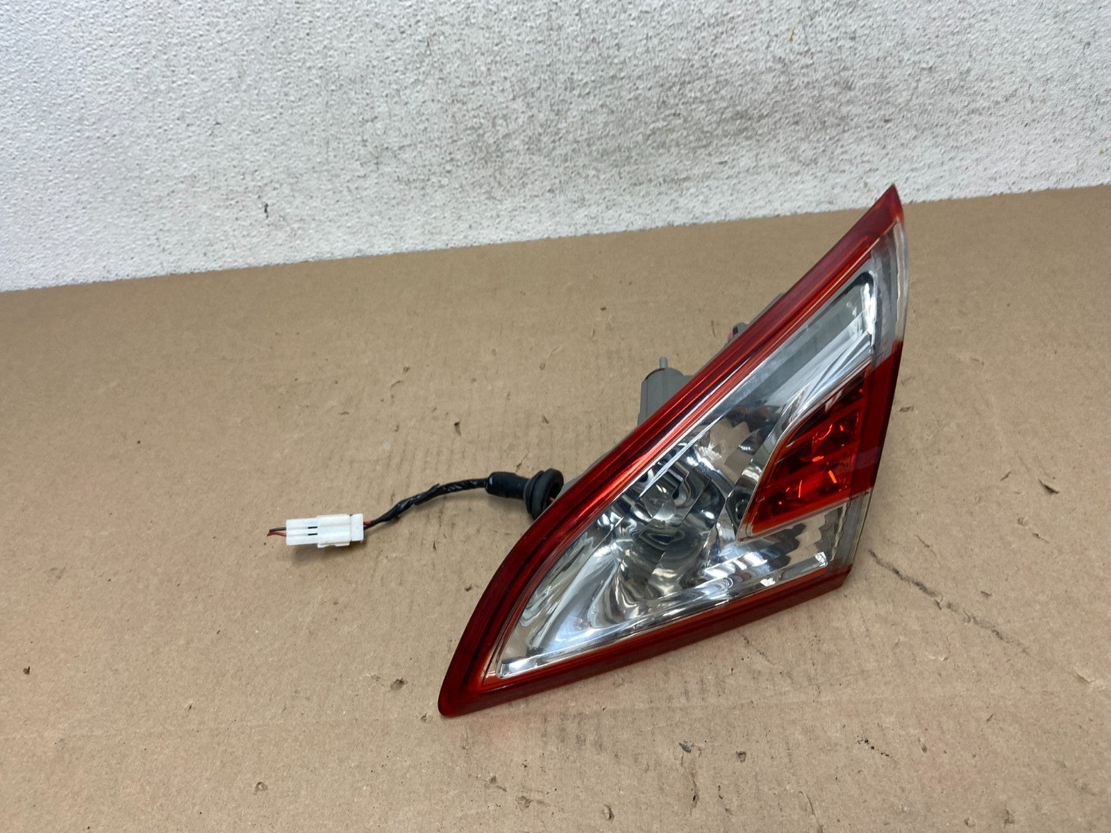 2011-2014 Nissan Murano Right Passenger RH Side Inner Tail Light AG5786 DW2