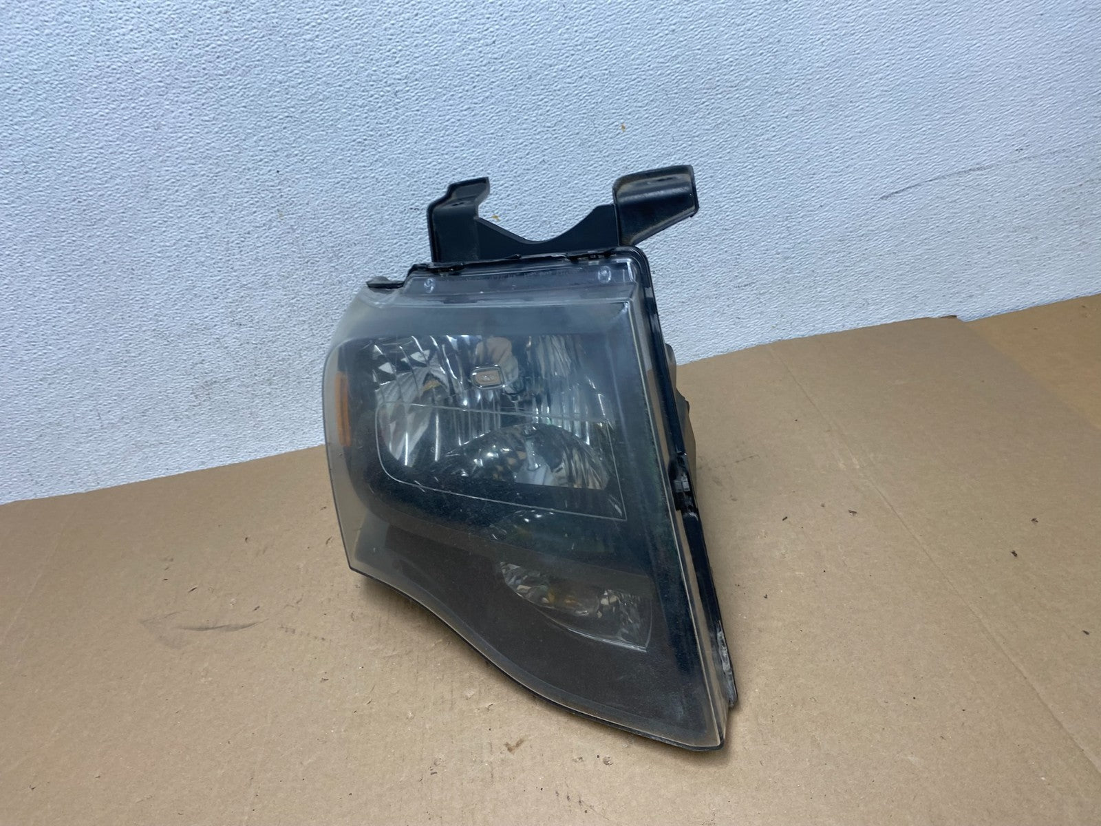 2007 to 2014 Ford Expedition Right Passenger RH side Headlight Halogen AD6422 DW1