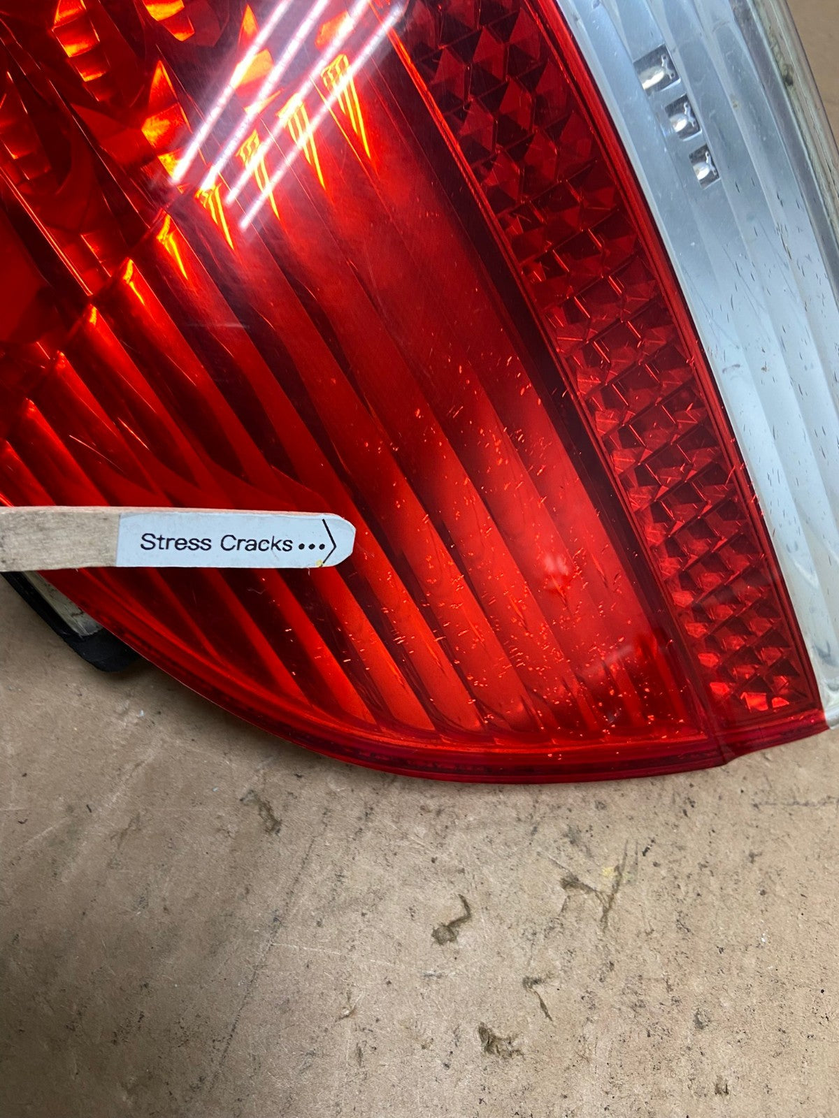 2002 to 2005 BMW 7-Series 745i 760i Left Driver LH Side Tail Light AD0636 LK3