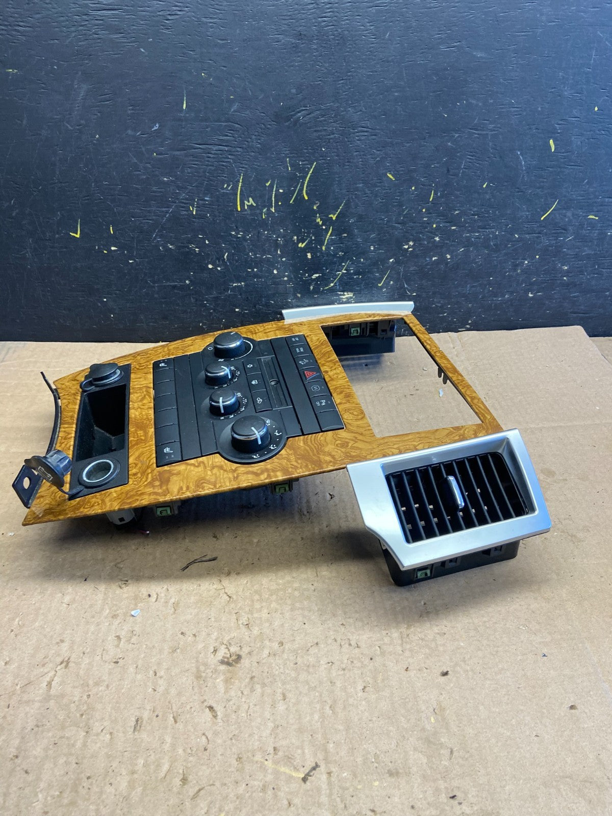 2008 to 2010 Jeep Grand Cherokee Center Navi Radio Bezel OEM z0293 DG2
