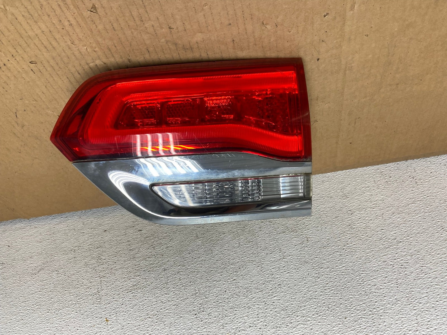 2014-2018 Jeep Grand Cherokee Right Passenger Inner Tail Light AD0815 LK0