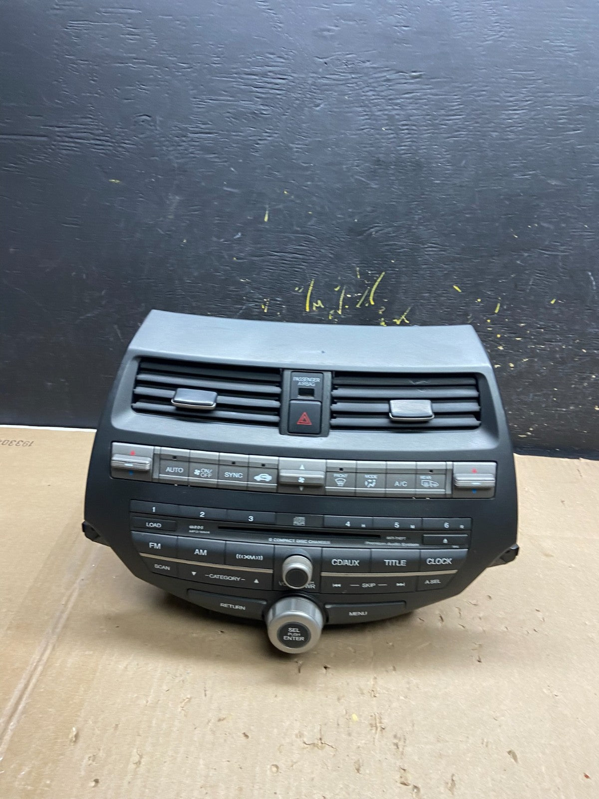 2008 - 2012 Honda Accord Front Radio Control AM./FM CD Climate Control ab2011 DG0
