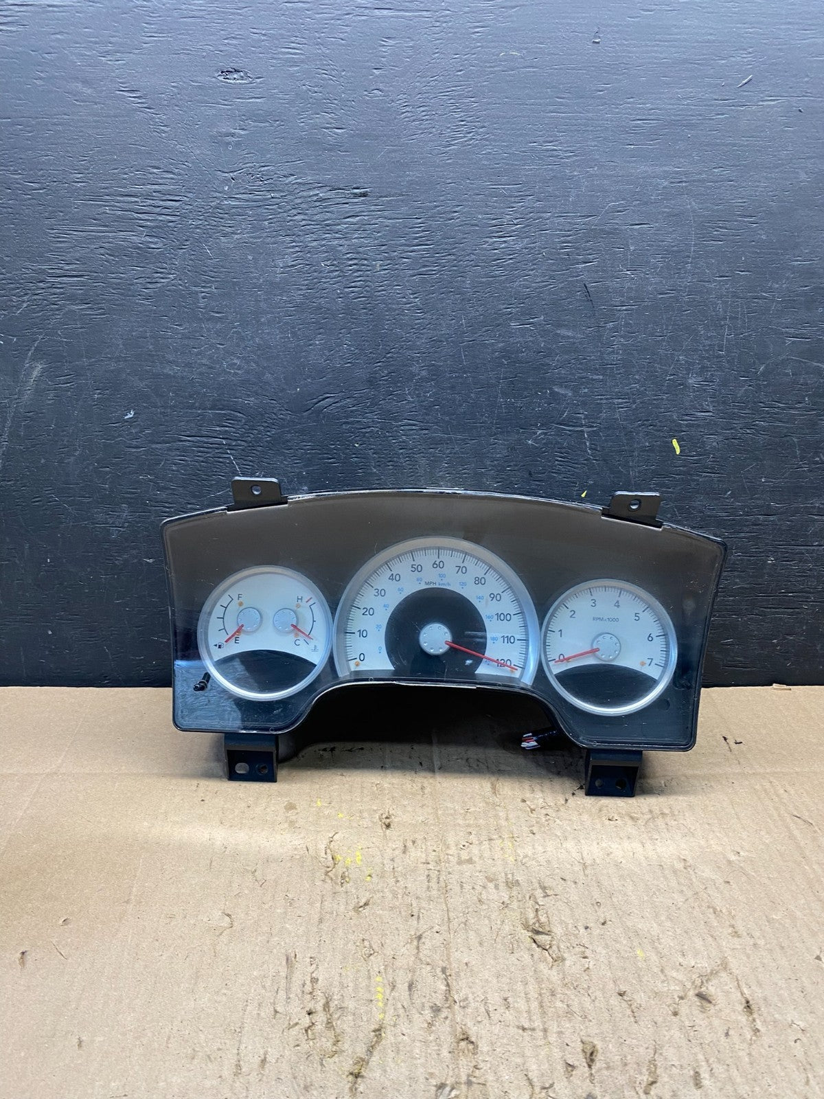 2005 Dodge Durango Speedometer Instrument Cluster Gauge p56049091ak P78210
