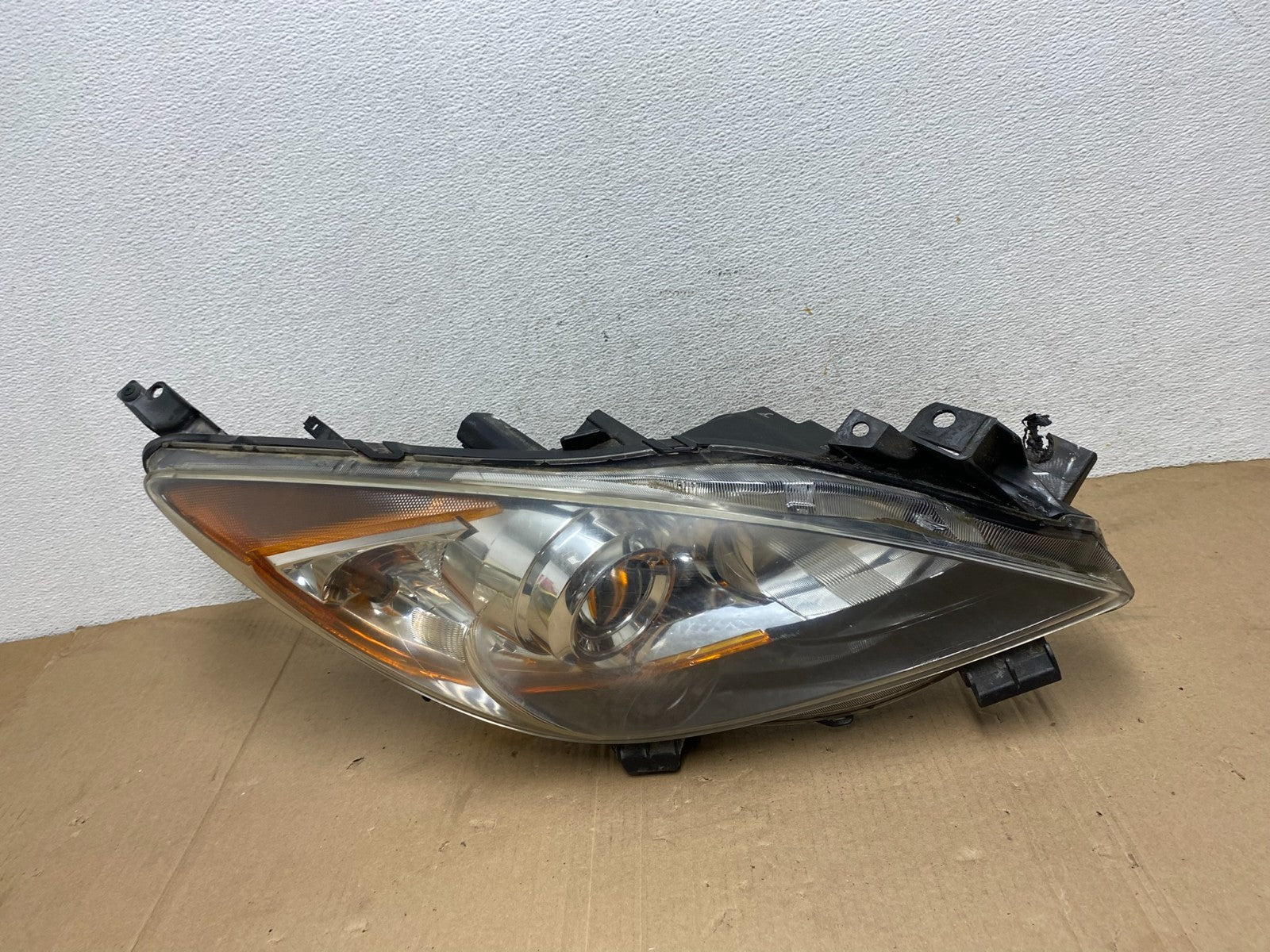 2010 - 2013 Mazda 3 Halogen Right Passenger Rh Side Headlight AE9106 DW0