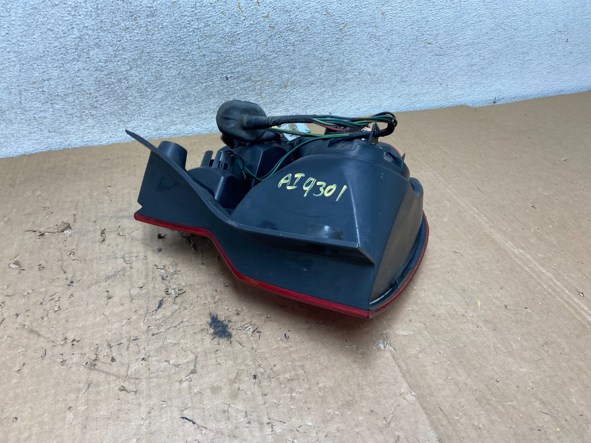 2003 to 2008 Honda Element Left Driver LH Side Tail Light AI9301 LK4