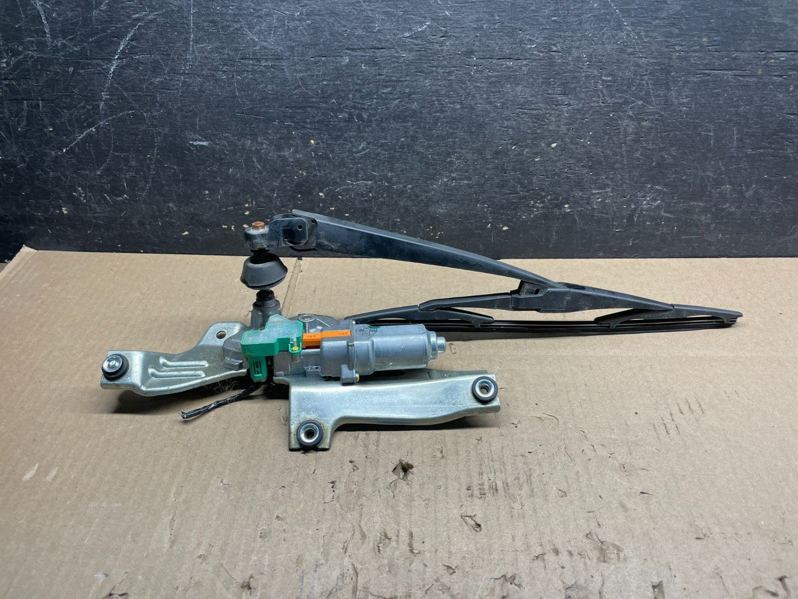 2009 to 2013 Subaru Forester Rear Windshield Washer Wiper Motor V8806 DG1