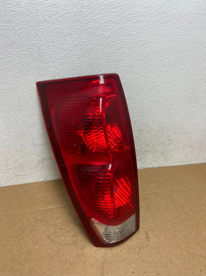 2002 to 2006 Chevrolet Avalanche Left Driver LH Tail Light AD6165 LK2