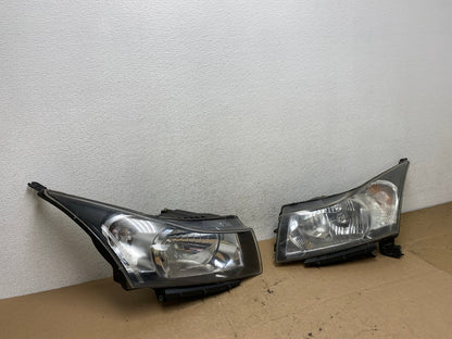 2011 to 2015 Chevrolet Cruze Halogen Left+Right Set Headlights AF4630 LK2