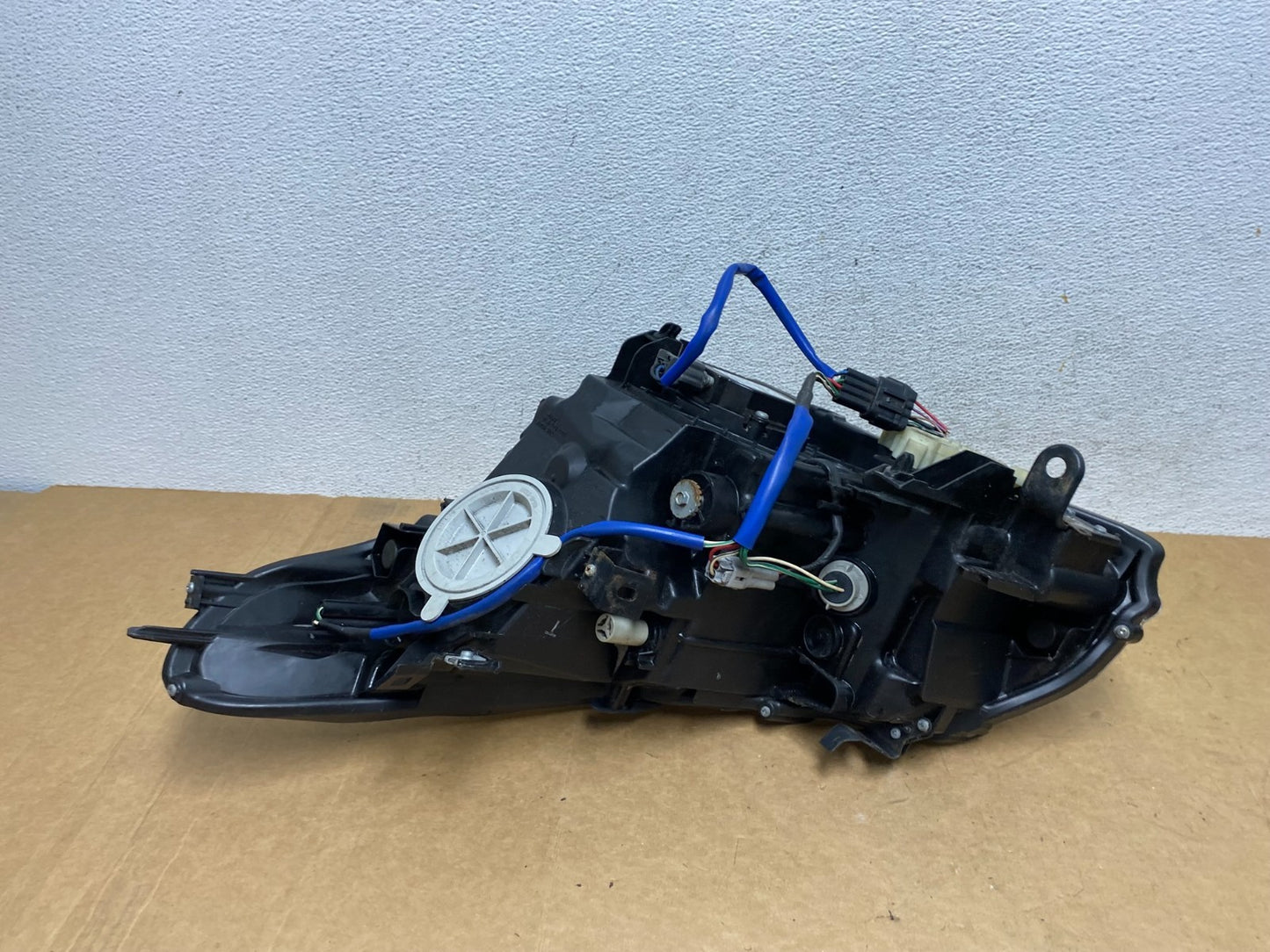 2010-2012 Infiniti G37 Right Passenger Side Xenon HID Headlight AE3040 DW6