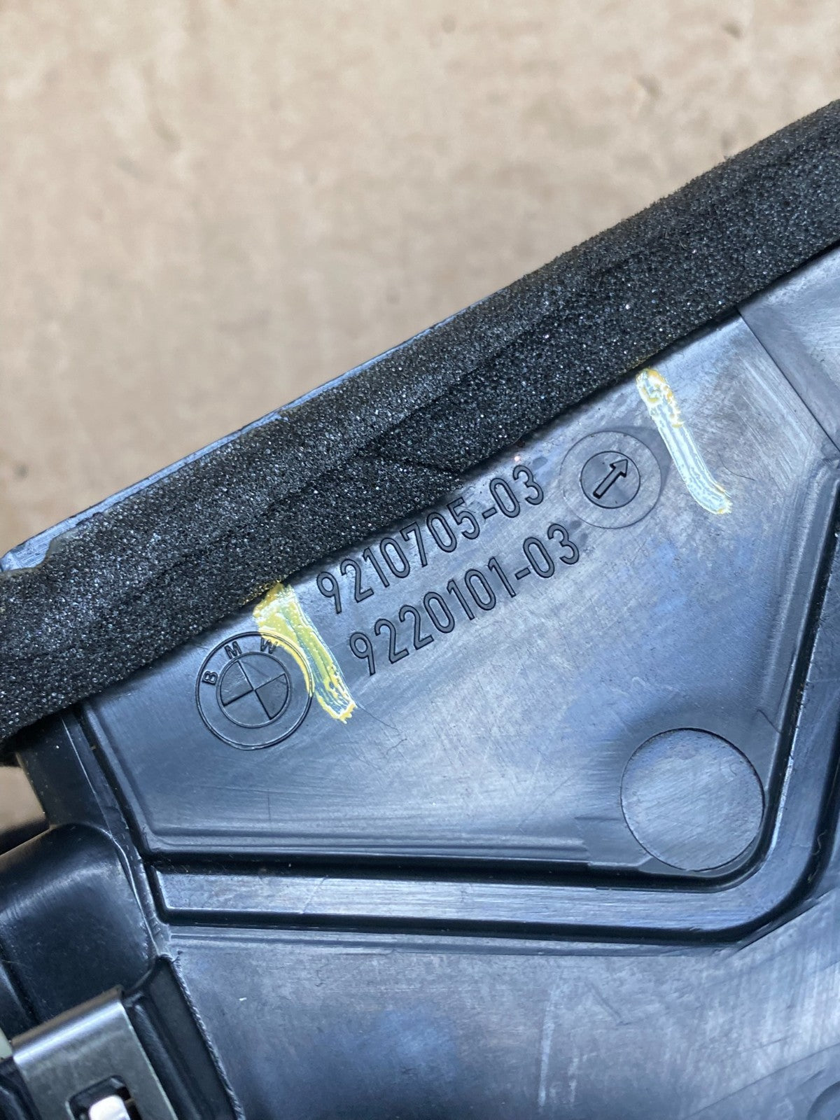 2010 to 2013 BMW X5 X6 Center Console Dash Air Vent OEM Y9940 DG6