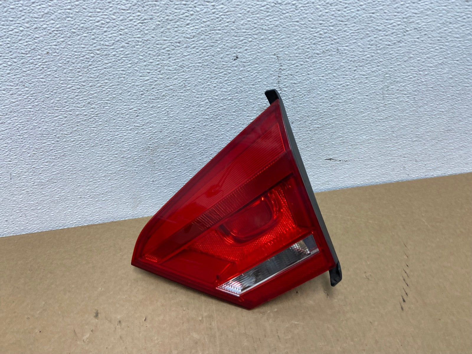 2012 to 2015 Volkswagen Passat Right Passenger Tail light inner Oem AC1175 LK0
