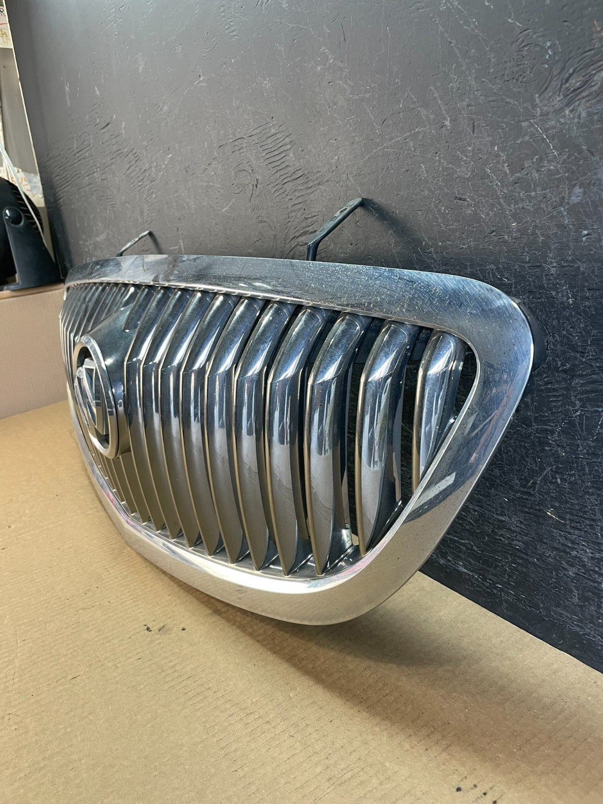 2008 to 2012 Buick Enclave Front Upper Grill Grille AF3752 DG1