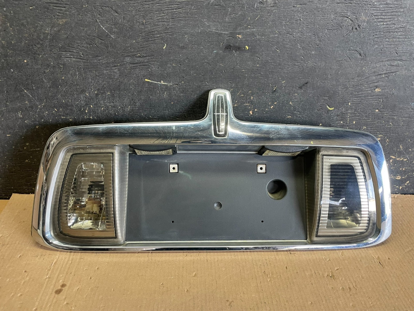 2003- 2006 Lincoln LS Rear Finish Panel Trunk Panel Chrome OEM aa2215  DG0