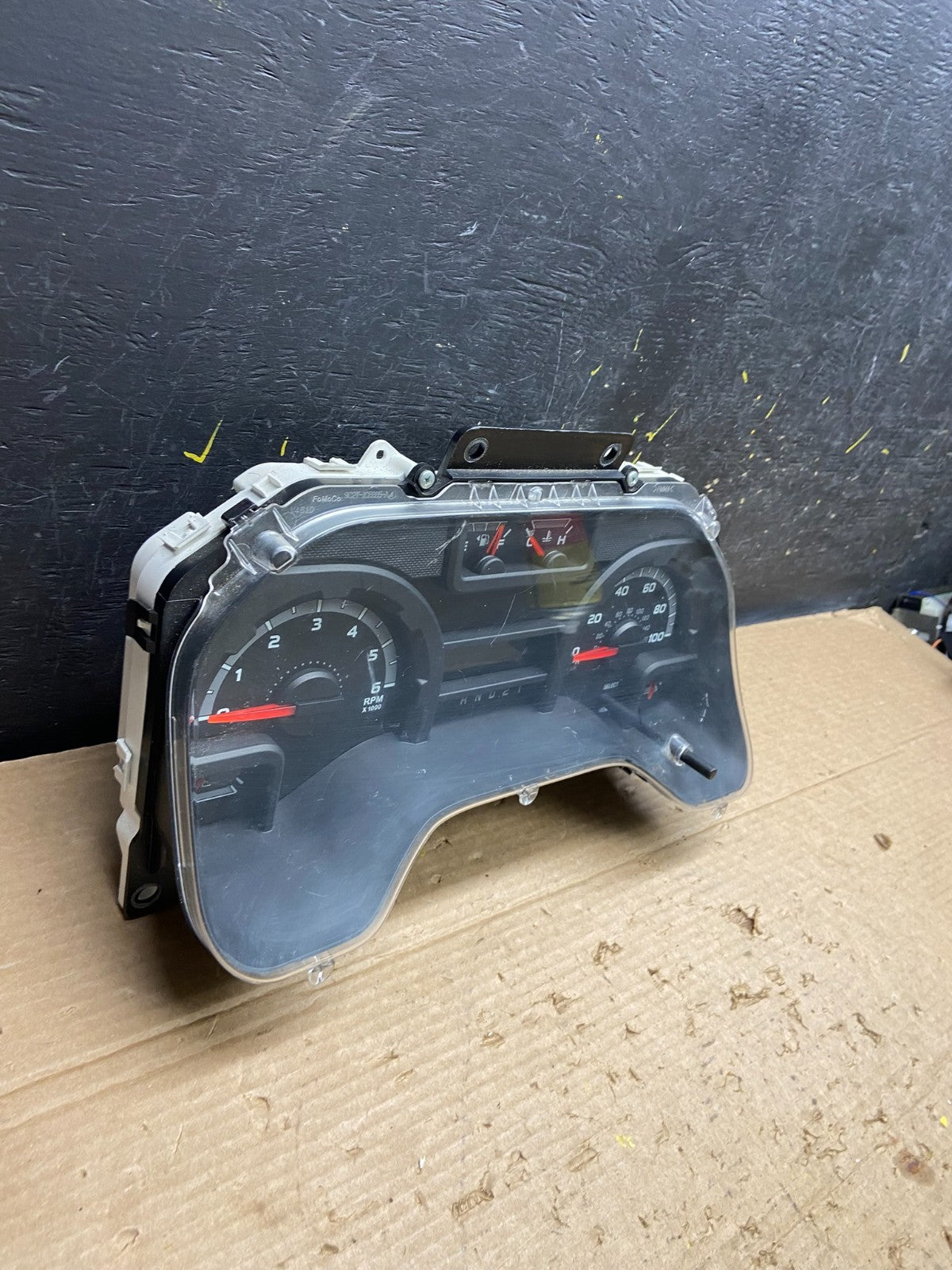 2011 to 2013 Ford E150 E250 E350 VAN Gauge Speedometer Cluster W3112 DG2