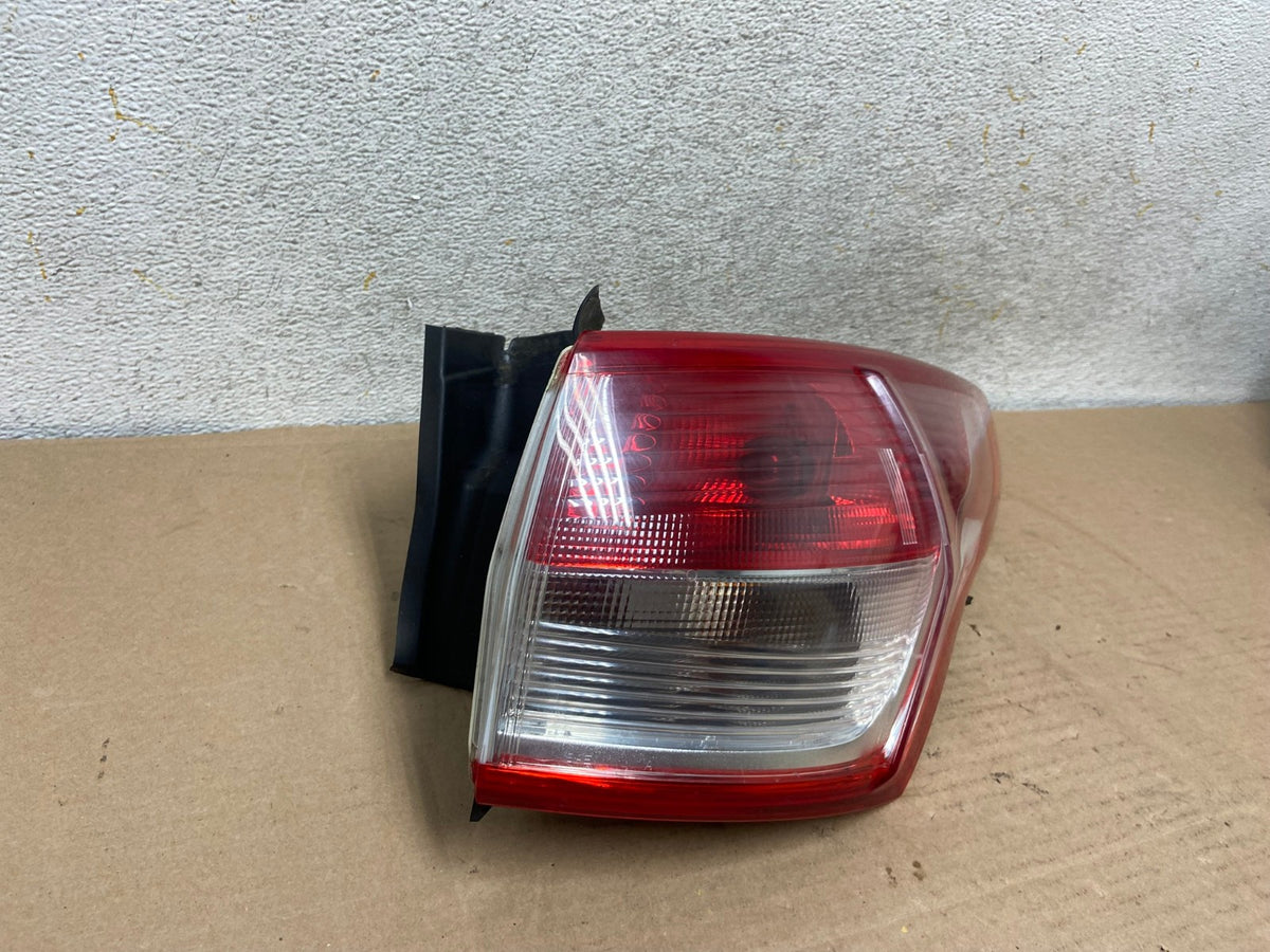 2013 to 2016 Ford Escape Right Passenger RH Side Tail Light AH9405 LK2