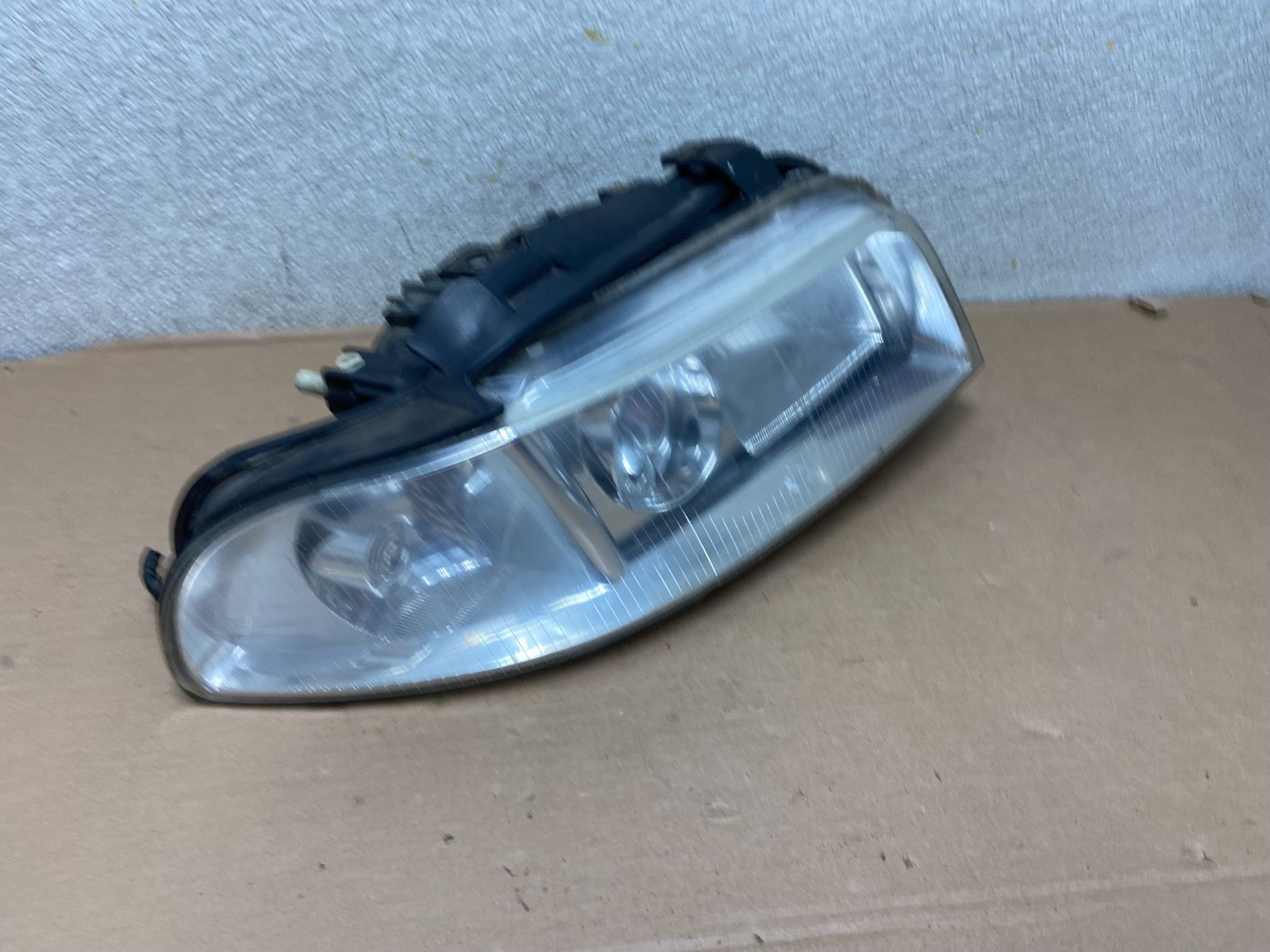 1999 to 2002 Audi A4 Passenger Right Side Headlight AA9882 DW2