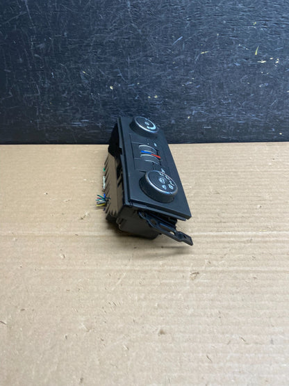 2007 to 2009 Chevrolet Avalanche 1500 Tahoe Climate Control A/C Panel AG0107 DG2