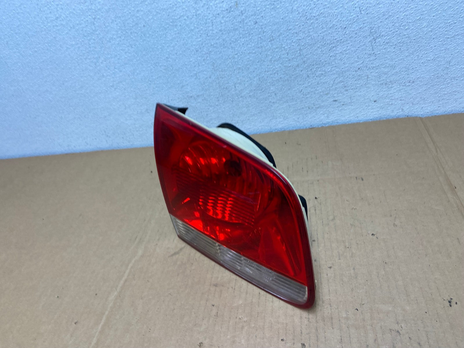 2004-2007 Volkswagen Touareg Lh Driver Left Side Inner Tail Light AC7513 LK1