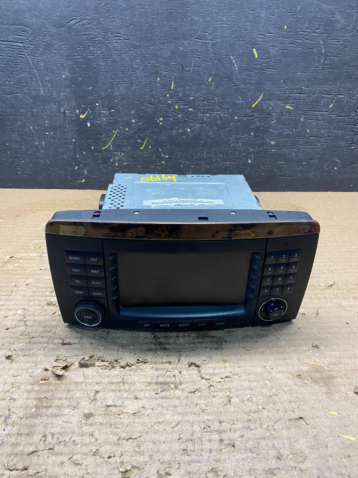 2006-2009 Mercedes W251 R350 Head Command Navigation Radio Player S6164 DG0