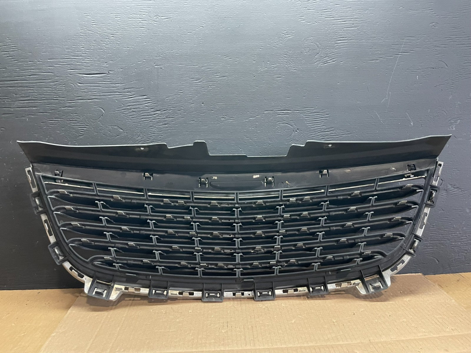2011 to 2016 Chrysler Town & Country Front Upper Grill Grille Oem AB7637 DG4