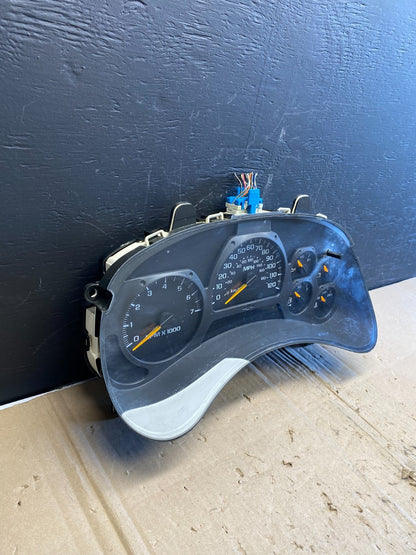 2002 to 2005 Chevrolet Trailblazer Speedometer Cluster Gauge OEM  ab9120 DG3