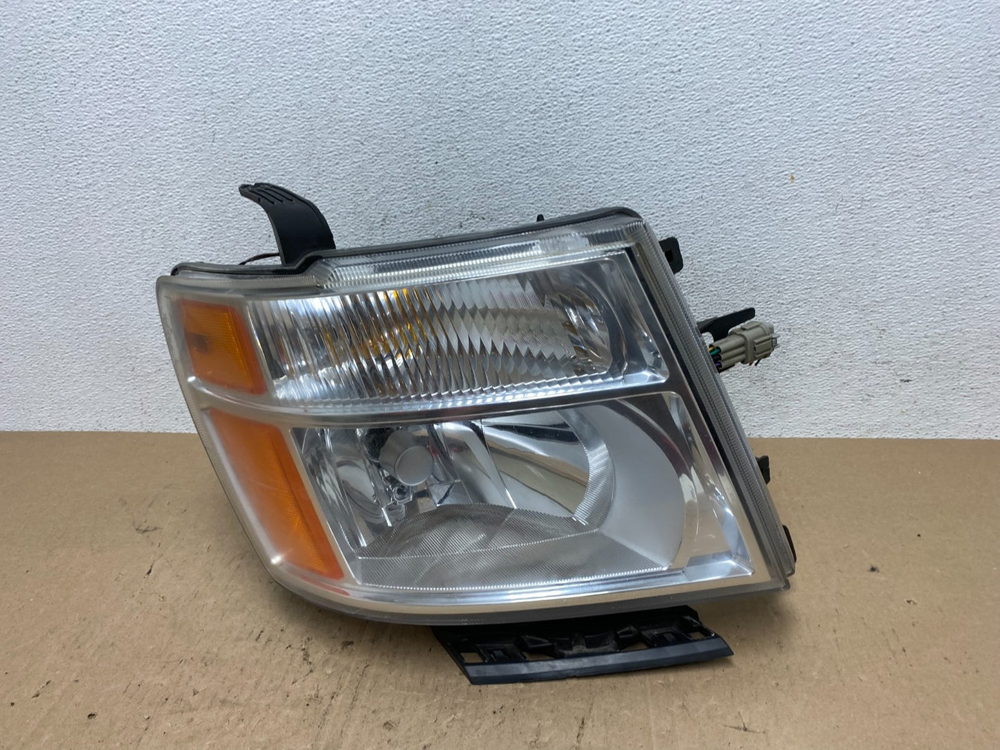 2012 to 2021 Nissan NV1500 NV2500 NV3500 Right Passenger Headlight AE6089 DW0