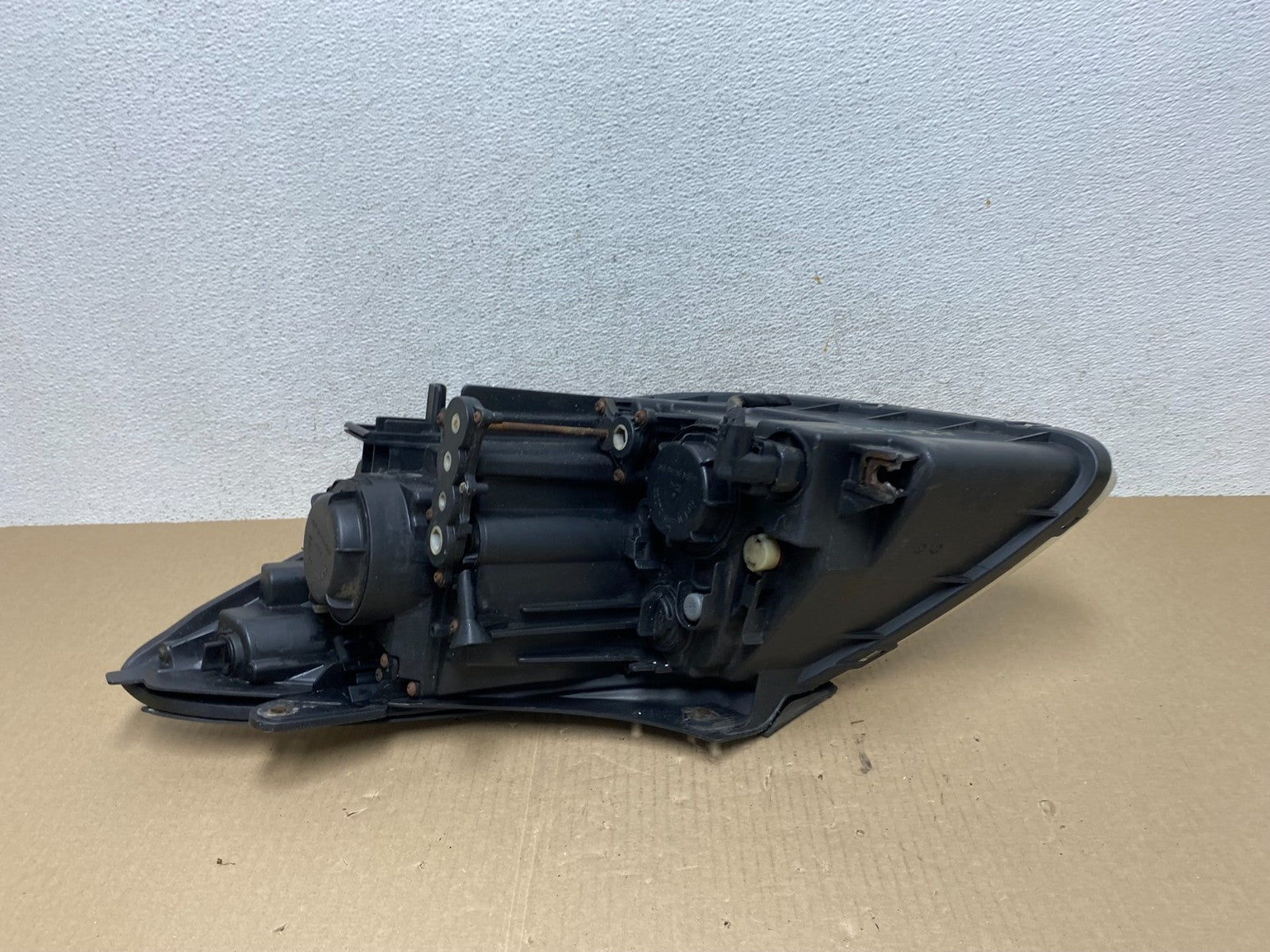 2007 to 2012 Hyundai Veracruz Right Passenger RH Headlight Halogen AE6956 DW4