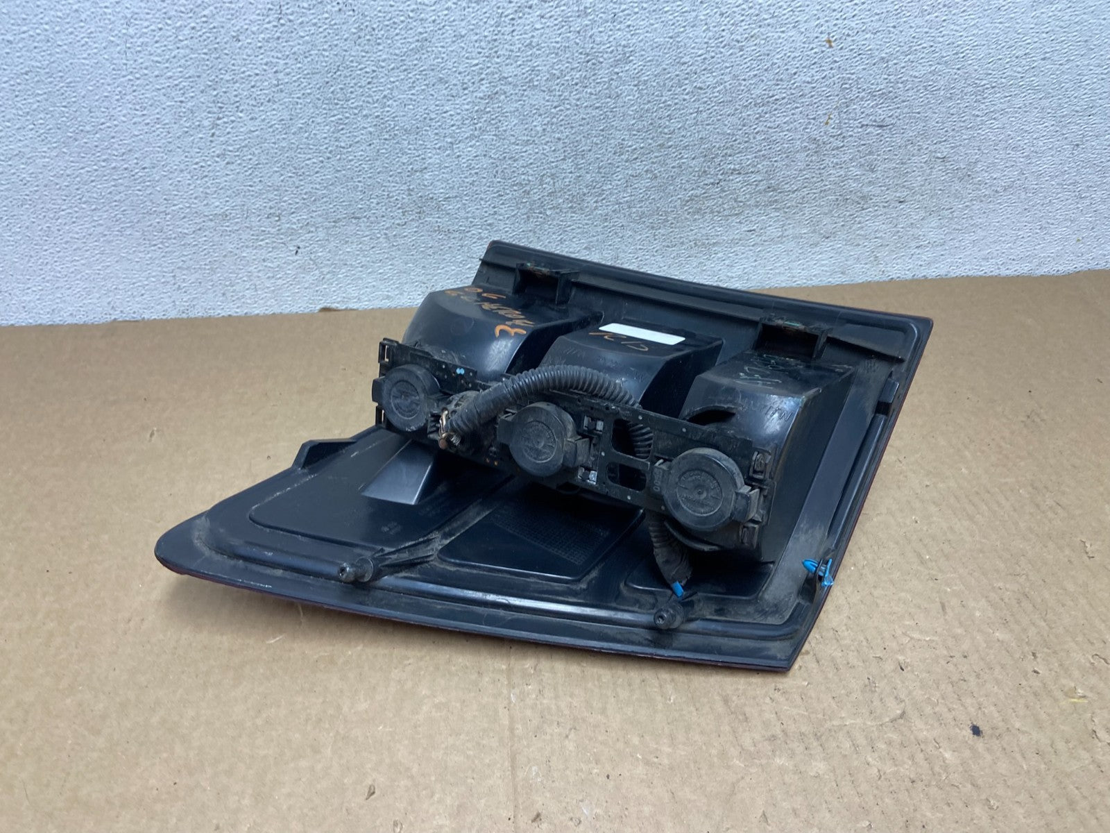 2005 - 2006 Jeep Grand Cherokee Right Passenger Rh Side Tail Light AF9649 DW7