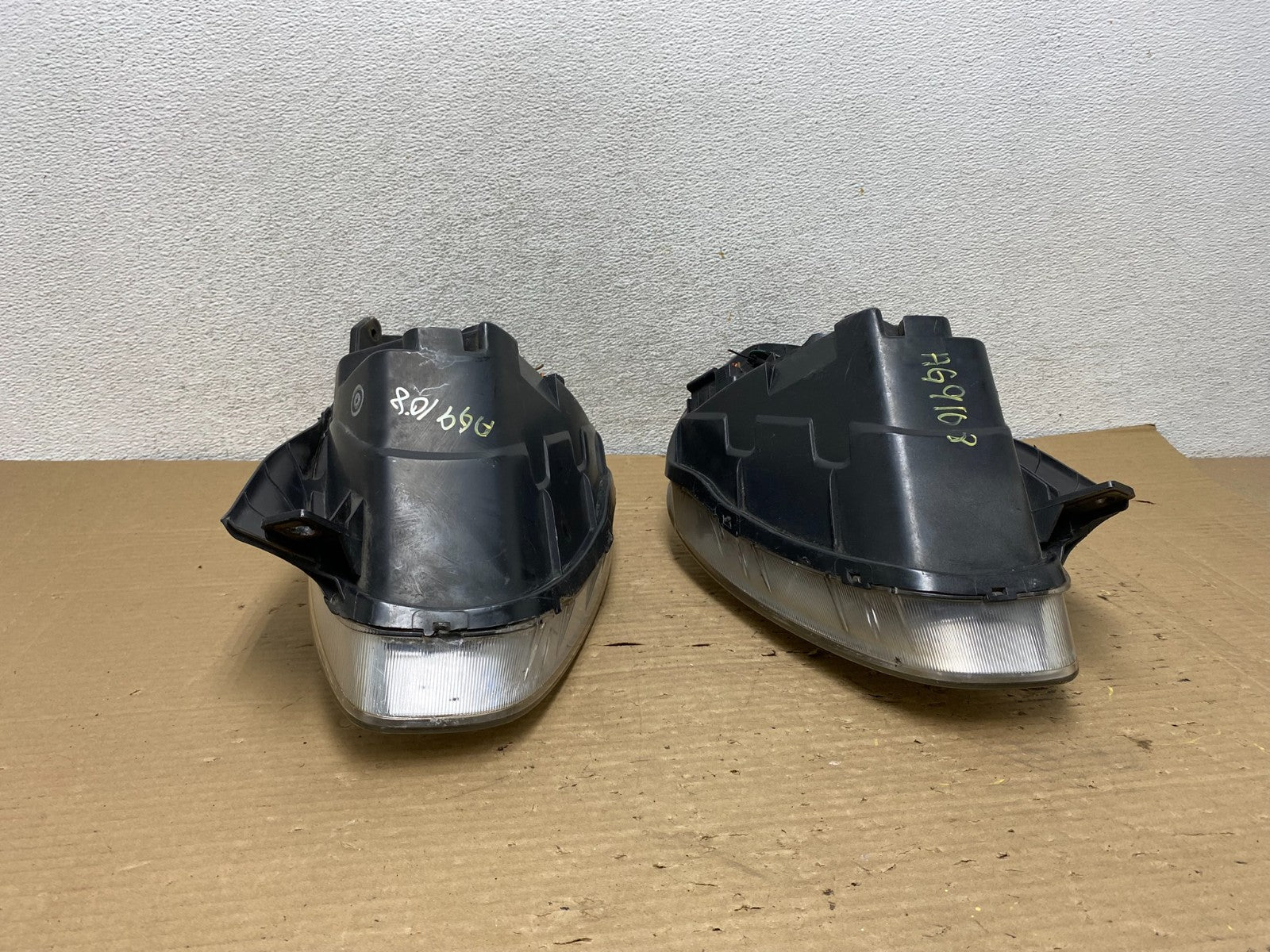 2006 to 2011 Hyundai Accent Sedan Left+Right Halogen Headlights AG9108 DW13