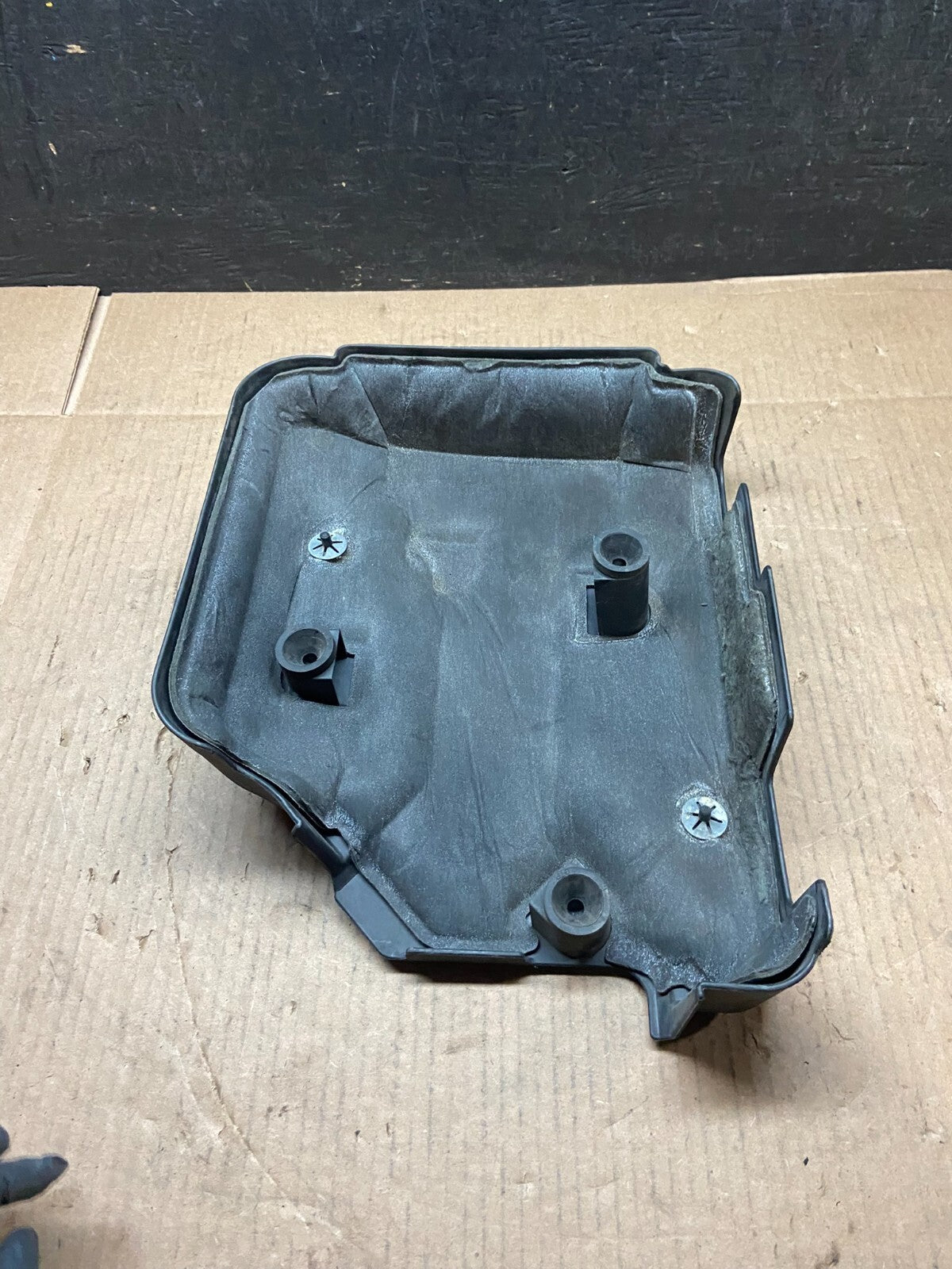 2004 to 2006 Chevrolet Equinox Engine Cover 3.4L i7190 PS6