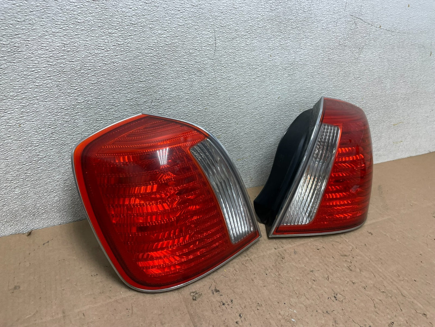 2004 2005 Hyundai XG350 XG Left+Right Tail Lights Oem W1003 DW2